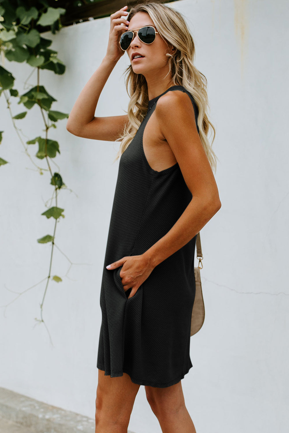 Black Cut-out Back Sleeveless Dress