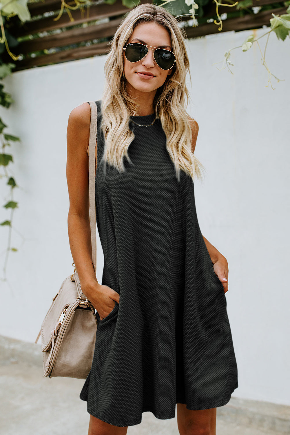 Black Cut-out Back Sleeveless Dress